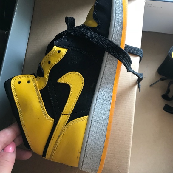 black and yellow jordans size 5